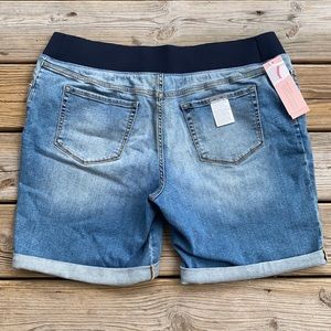 Liz Lange Light Wash Maternity Shorts